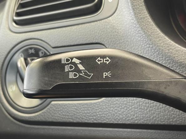 Volkswagen Polo V Рестайлинг с пробегом 2015 года, цена 977 000 рублей, 111947 км, седан, Автокод Объявления