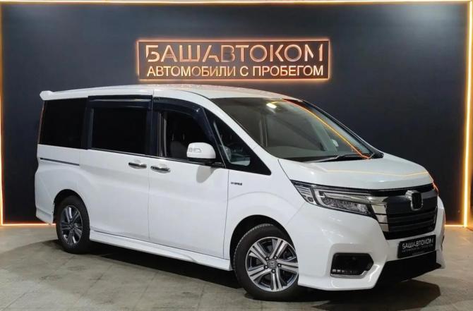 Honda Stepwgn V Рестайлинг с пробегом 2018 года, цена 2 425 000 рублей, 101894 км, минивэн, Автокод Объявления