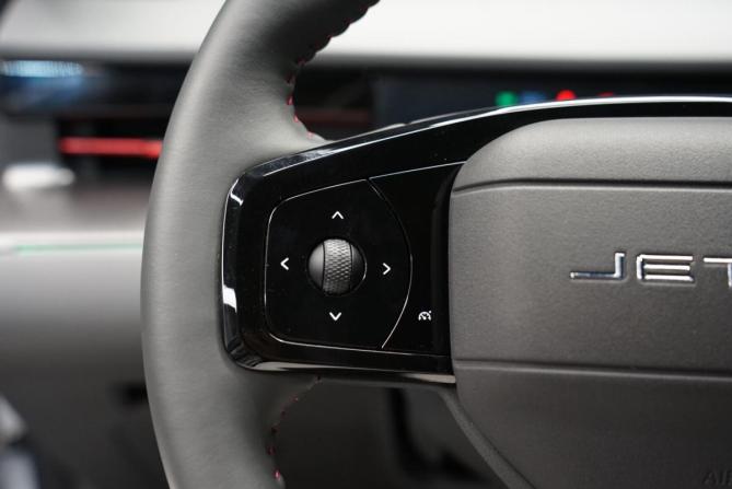 JETOUR DASHING I с пробегом 2023 года, цена 2 270 000 рублей, 34777 км, внедорожник, Автокод Объявления