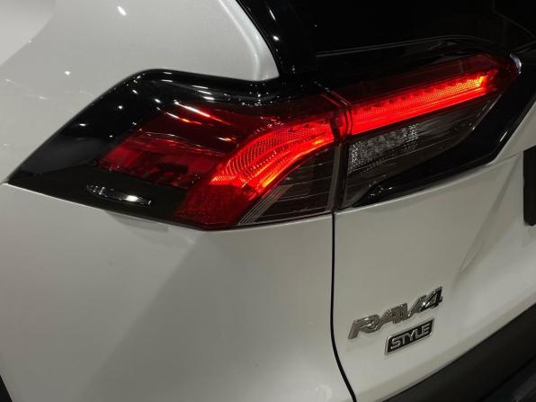 Toyota RAV4 V (XA50) с пробегом 2022 года, цена 3 630 000 рублей, 48800 км, внедорожник, Автокод Объявления