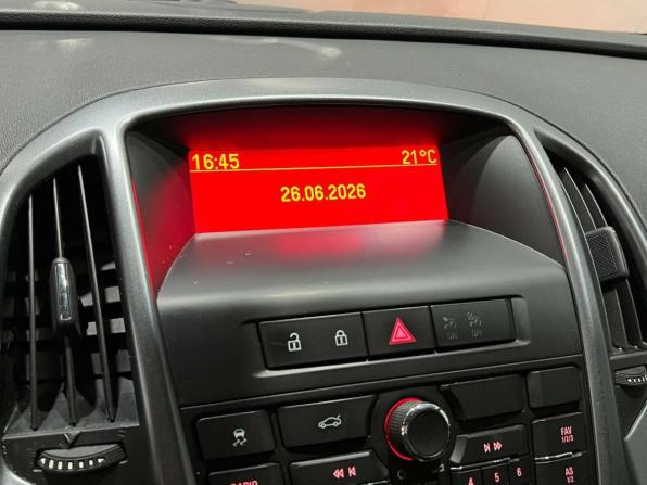 Opel Astra J Рестайлинг с пробегом 2013 года, цена 700 000 рублей, 142000 км, седан, Автокод Объявления