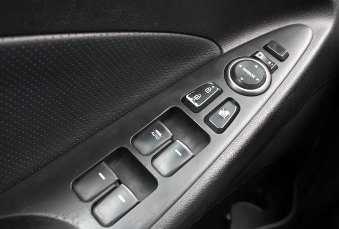 Hyundai Sonata VI (YF) с пробегом 2012 года, цена 1 160 000 рублей, 204209 км, седан, Автокод Объявления