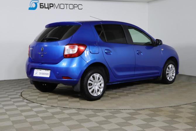 Renault Sandero II Рестайлинг с пробегом 2018 года, цена 899 990 рублей, 144564 км, хэтчбек, Автокод Объявления