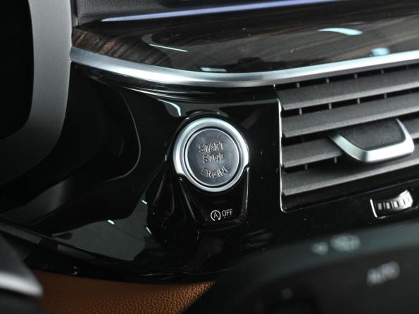 BMW 5 серии VII (G30/G31/G38) Рестайлинг с пробегом 2020 года, цена 4 949 000 рублей, 23689 км, седан, Автокод Объявления