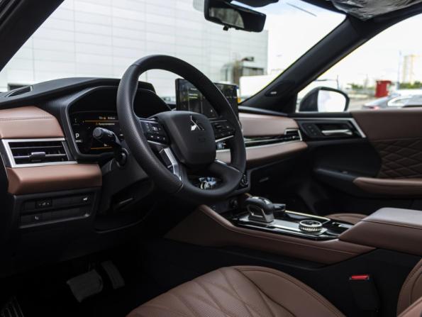 Mitsubishi Outlander IV Рестайлинг с пробегом 2025 года, цена 6 810 000 рублей, 15 км, внедорожник, Автокод Объявления