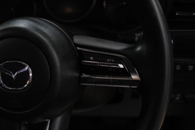 Mazda 3 IV (BP) с пробегом 2021 года, цена 1 869 000 рублей, 28000 км, хэтчбек, Автокод Объявления