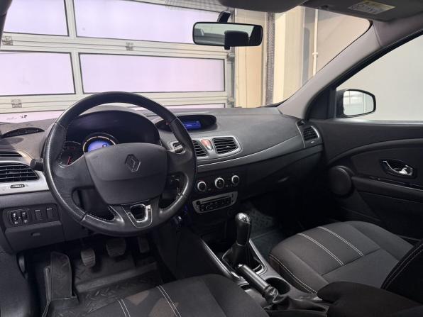 Renault Fluence I Рестайлинг с пробегом 2014 года, цена 950 000 рублей, 121989 км, седан, Автокод Объявления