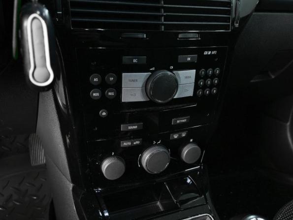 Opel Astra H Рестайлинг с пробегом 2013 года, цена 1 079 000 рублей, 68280 км, седан, Автокод Объявления