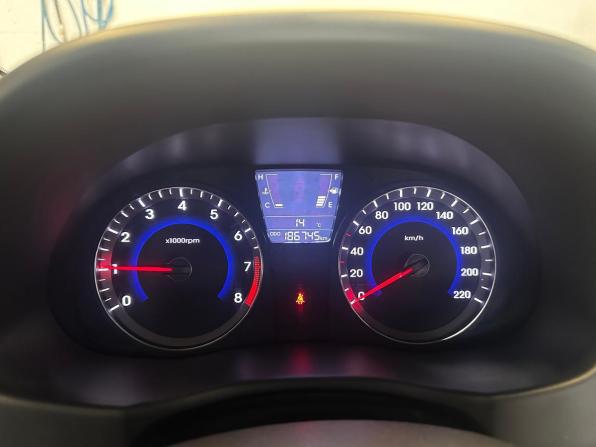 Hyundai Solaris I с пробегом 2012 года, цена 657 000 рублей, 180000 км, седан, Автокод Объявления