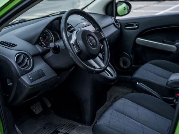 Mazda 2 II Рестайлинг (DE2) с пробегом 2012 года, цена 843 000 рублей, 139951 км, хэтчбек, Автокод Объявления