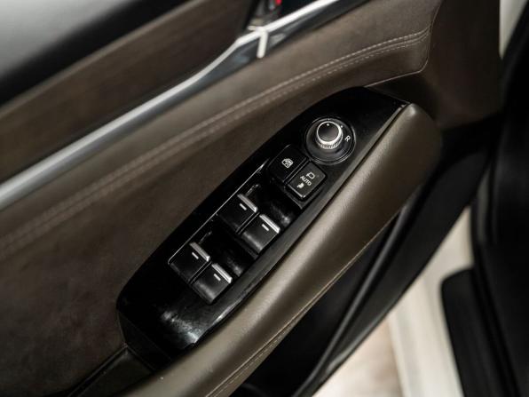 Mazda 6 III (GJ) Рестайлинг 2 с пробегом 2018 года, цена 1 700 000 рублей, 94275 км, седан, Автокод Объявления