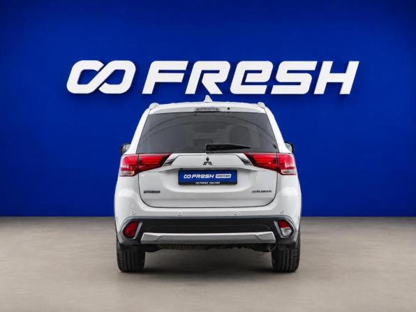 Mitsubishi Outlander III Рестайлинг 2 с пробегом 2017 года, цена 1 999 077 рублей, 243640 км, внедорожник, Автокод Объявления