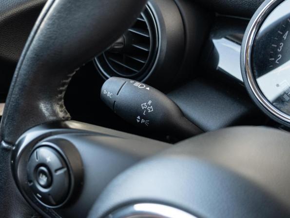 Mini Hatch III (F55/F56) Рестайлинг с пробегом 2020 года, цена 2 170 000 рублей, 73274 км, хэтчбек, Автокод Объявления