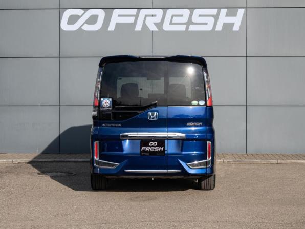 Honda Stepwgn V с пробегом 2016 года, цена 1 775 000 рублей, 151856 км, минивэн, Автокод Объявления