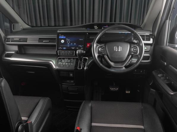Honda Stepwgn V Рестайлинг с пробегом 2017 года, цена 1 999 000 рублей, 151847 км, минивэн, Автокод Объявления