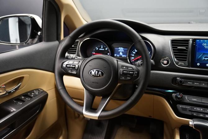Kia Carnival III с пробегом 2018 года, цена 3 090 000 рублей, 92464 км, минивэн, Автокод Объявления