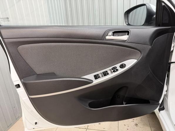 Hyundai Solaris I с пробегом 2014 года, цена 890 000 рублей, 183463 км, седан, Автокод Объявления