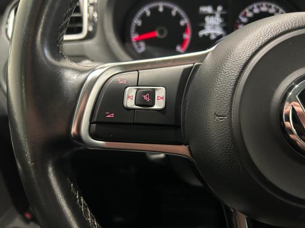 Volkswagen Polo V Рестайлинг с пробегом 2019 года, цена 999 000 рублей, 192000 км, седан, Автокод Объявления