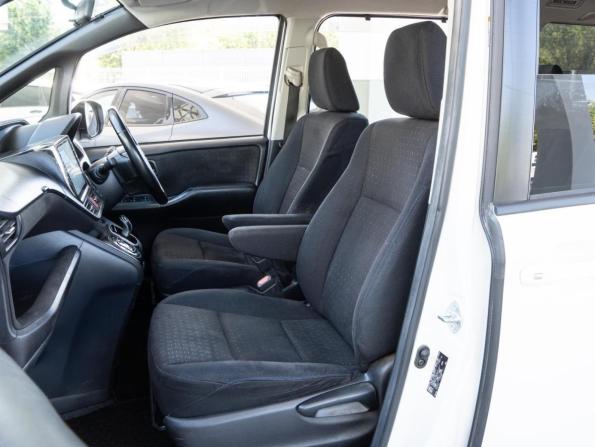 Toyota Noah III (R80) с пробегом 2014 года, цена 1 920 000 рублей, 127778 км, минивэн, Автокод Объявления