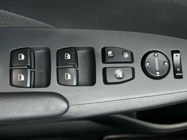 Hyundai Solaris II с пробегом 2020 года, цена 1 350 000 рублей, 130000 км, седан, Автокод Объявления