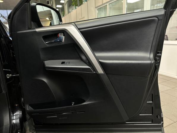 Toyota RAV4 IV (XA40) Рестайлинг с пробегом 2018 года, цена 1 920 000 рублей, 183596 км, внедорожник, Автокод Объявления