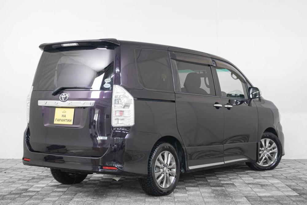 Toyota Voxy II (R70) Рестайлинг Кемерово  - изображение 7