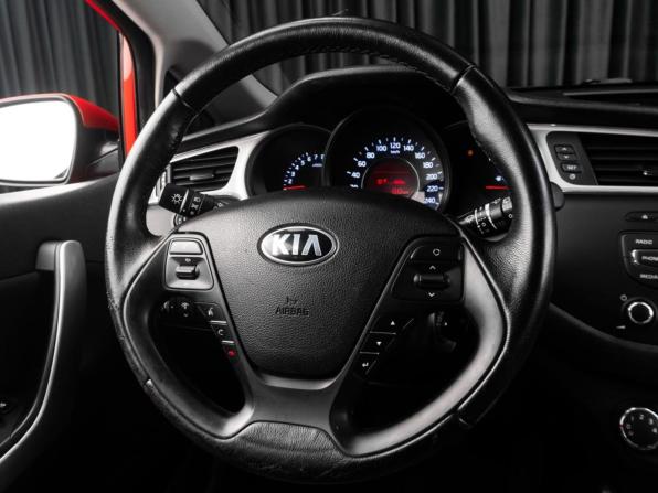 Kia Ceed II Рестайлинг с пробегом 2016 года, цена 999 000 рублей, 170251 км, хэтчбек, Автокод Объявления