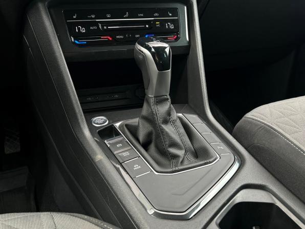 Volkswagen Tiguan II Рестайлинг с пробегом 2021 года, цена 2 450 300 рублей, 63141 км, внедорожник, Автокод Объявления