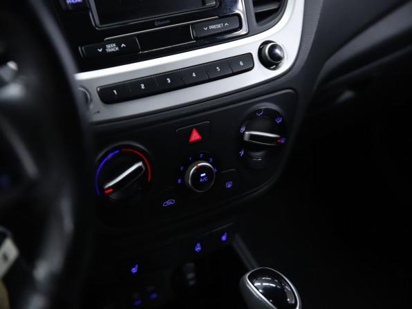 Hyundai Solaris II с пробегом 2017 года, цена 1 100 000 рублей, 183901 км, седан, Автокод Объявления