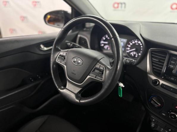 Hyundai Solaris II с пробегом 2017 года, цена 1 349 000 рублей, 82000 км, седан, Автокод Объявления