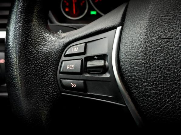 BMW 3 серии VI (F3x) Рестайлинг с пробегом 2017 года, цена 2 000 000 рублей, 95200 км, седан, Автокод Объявления