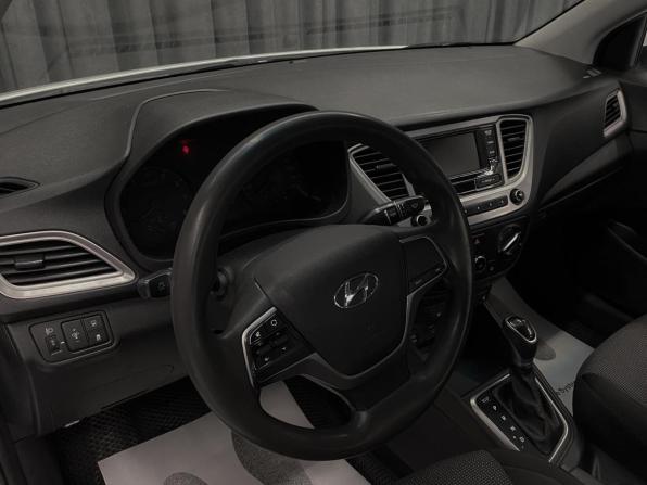 Hyundai Solaris II с пробегом 2019 года, цена 988 000 рублей, 97000 км, седан, Автокод Объявления