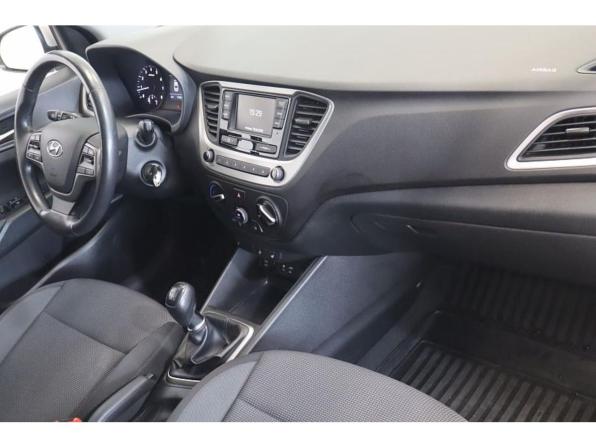 Hyundai Solaris II с пробегом 2017 года, цена 1 080 000 рублей, 97582 км, седан, Автокод Объявления