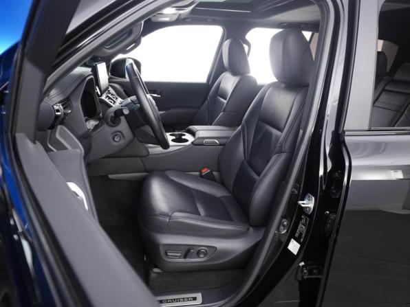 Toyota Land Cruiser 300 Series с пробегом 2022 года, цена 9 321 555 рублей, 54763 км, внедорожник, Автокод Объявления