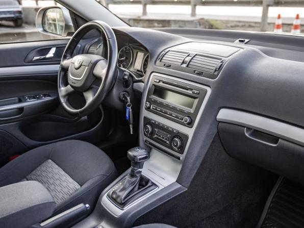 Skoda Octavia II (A5) Рестайлинг с пробегом 2012 года, цена 1 298 000 рублей, 62297 км, лифтбек, Автокод Объявления