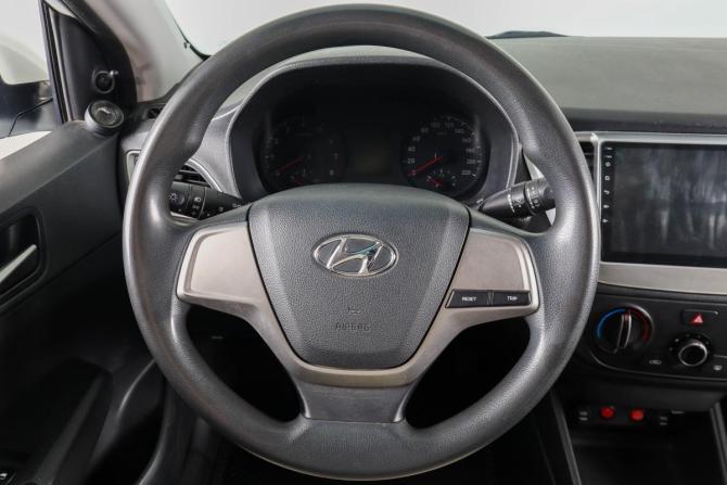 Hyundai Solaris II с пробегом 2018 года, цена 939 000 рублей, 217931 км, седан, Автокод Объявления