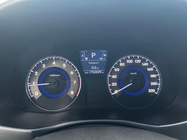 Hyundai Solaris I с пробегом 2012 года, цена 850 000 рублей, 176520 км, седан, Автокод Объявления