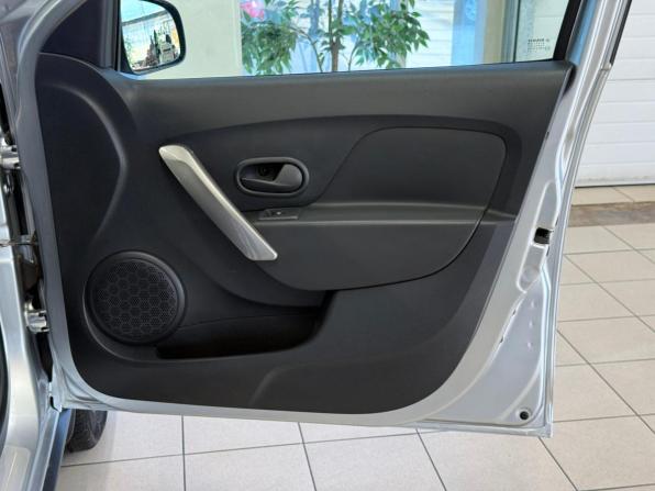 Renault Logan II Рестайлинг с пробегом 2021 года, цена 1 270 000 рублей, 57000 км, седан, Автокод Объявления