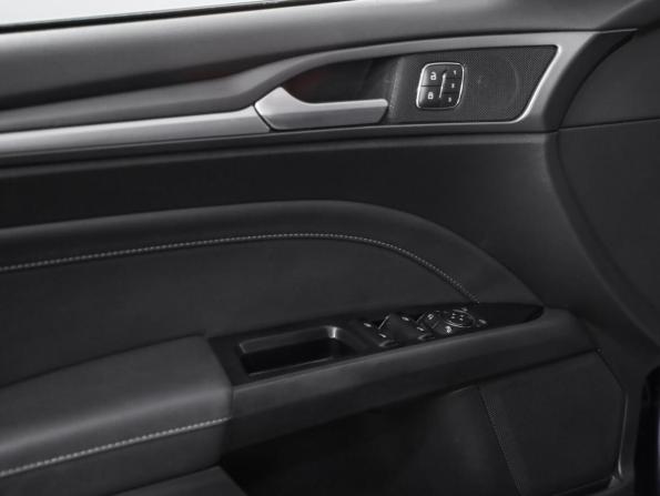 Ford Mondeo V с пробегом 2017 года, цена 1 319 000 рублей, 246971 км, седан, Автокод Объявления