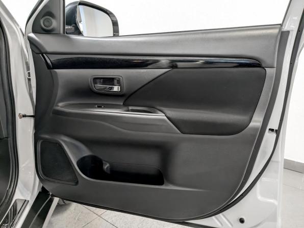 Mitsubishi Outlander III Рестайлинг 3 с пробегом 2021 года, цена 2 575 000 рублей, 98685 км, внедорожник, Автокод Объявления