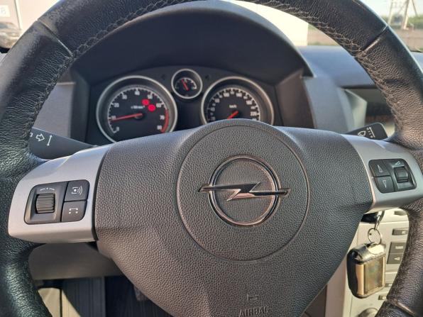 Opel Astra H Рестайлинг с пробегом 2014 года, цена 710 000 рублей, 145450 км, универсал, Автокод Объявления