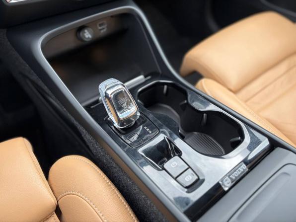 Volvo XC40 I с пробегом 2018 года, цена 2 895 000 рублей, 93000 км, внедорожник, Автокод Объявления