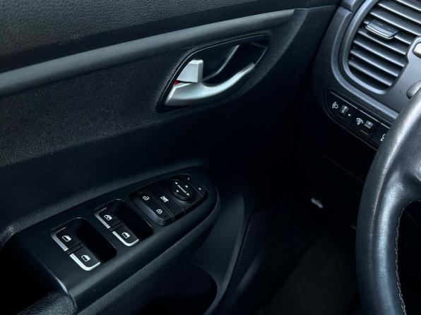 Kia Rio IV с пробегом 2019 года, цена 1 356 900 рублей, 121106 км, хэтчбек, Автокод Объявления