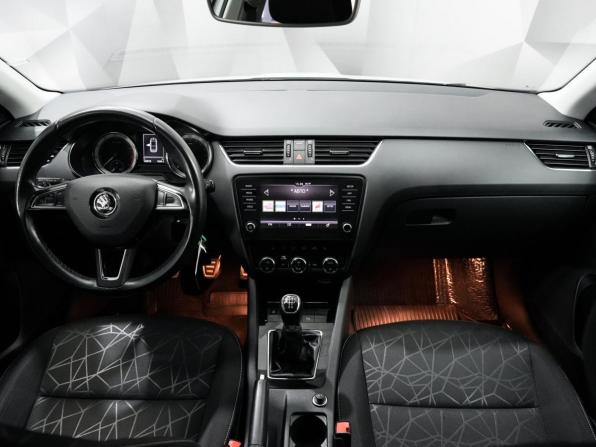 Skoda Octavia III (A7) Рестайлинг с пробегом 2019 года, цена 1 696 000 рублей, 145000 км, лифтбек, Автокод Объявления