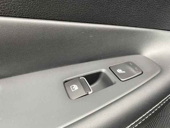 Hyundai Santa Fe IV Рестайлинг с пробегом 2023 года, цена 4 396 000 рублей, 61050 км, внедорожник, Автокод Объявления