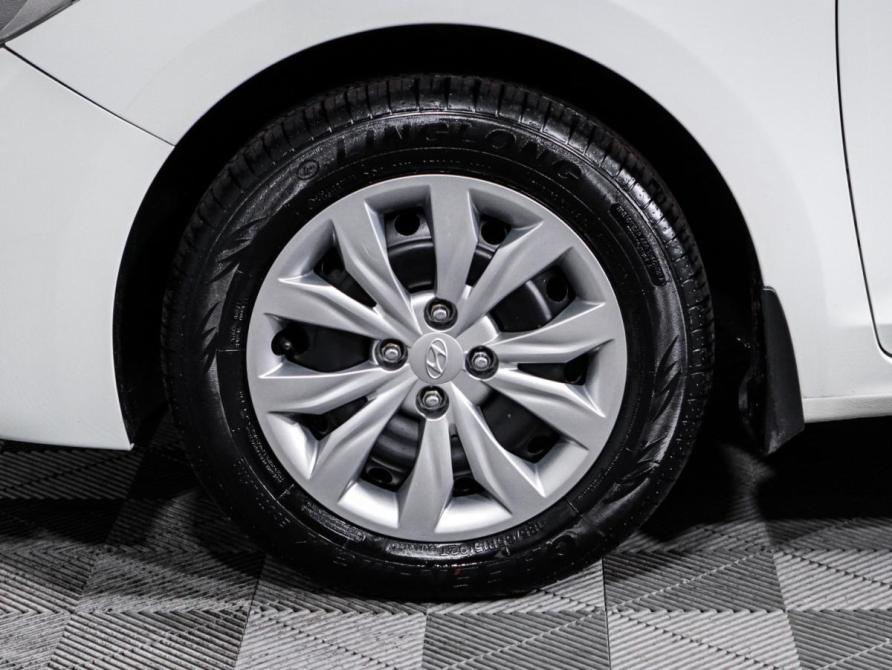 Hyundai Solaris II Москва  - изображение 16
