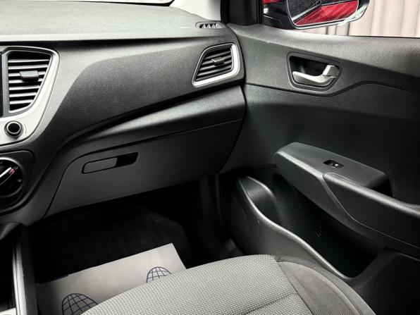Hyundai Solaris II с пробегом 2017 года, цена 1 299 000 рублей, 124796 км, седан, Автокод Объявления