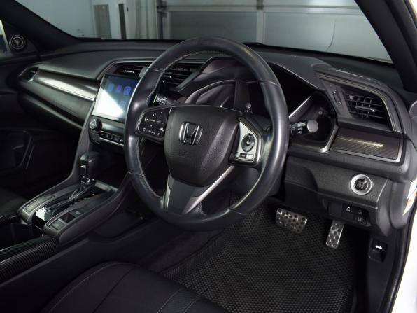 Honda Civic X с пробегом 2018 года, цена 1 799 999 рублей, 97503 км, хэтчбек, Автокод Объявления