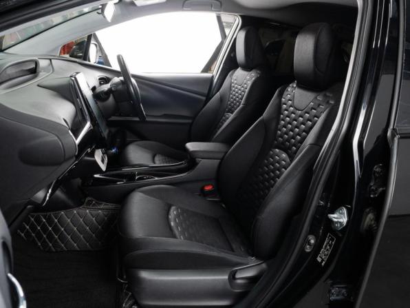 Toyota Prius IV (XW50) с пробегом 2017 года, цена 1 849 000 рублей, 311272 км, лифтбек, Автокод Объявления