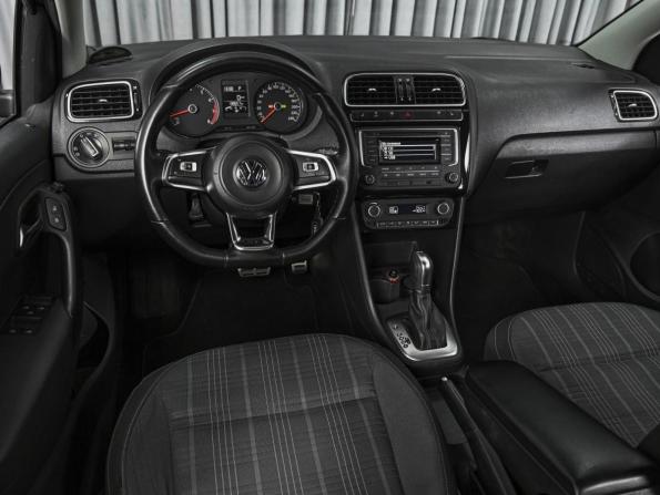 Volkswagen Polo V Рестайлинг с пробегом 2017 года, цена 1 368 000 рублей, 138657 км, седан, Автокод Объявления